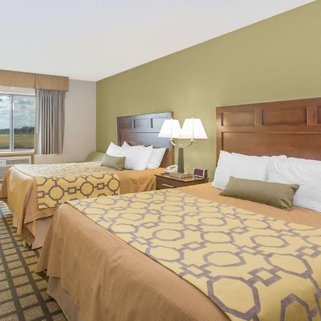 Baymont By Wyndham Ames Hotel Exterior foto