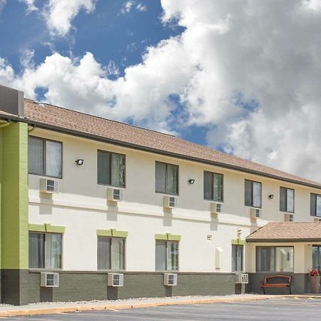 Baymont By Wyndham Ames Hotel Exterior foto