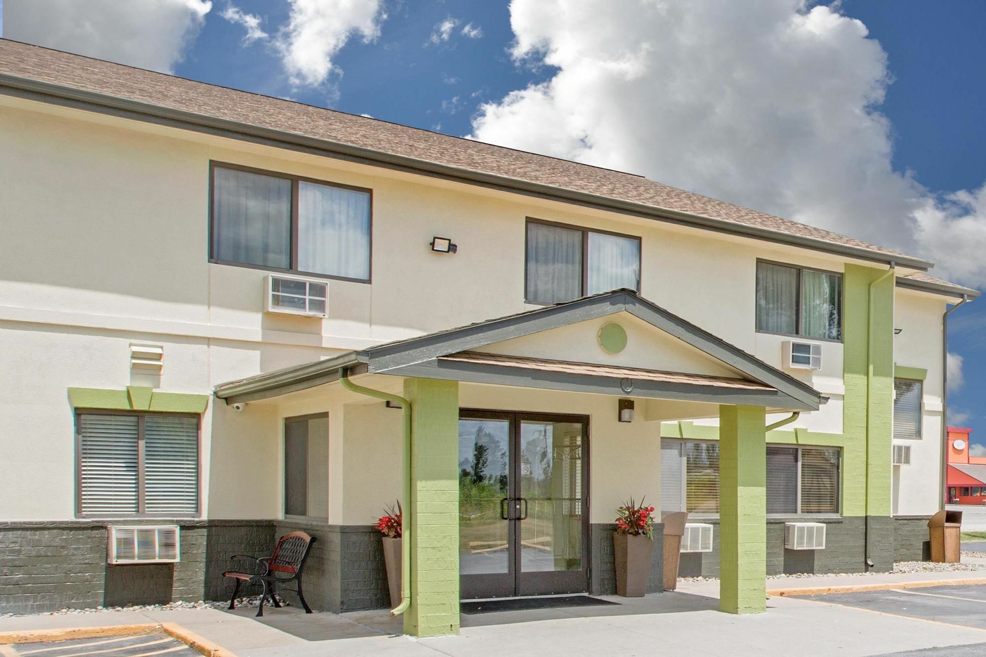 Baymont By Wyndham Ames Hotel Exterior foto