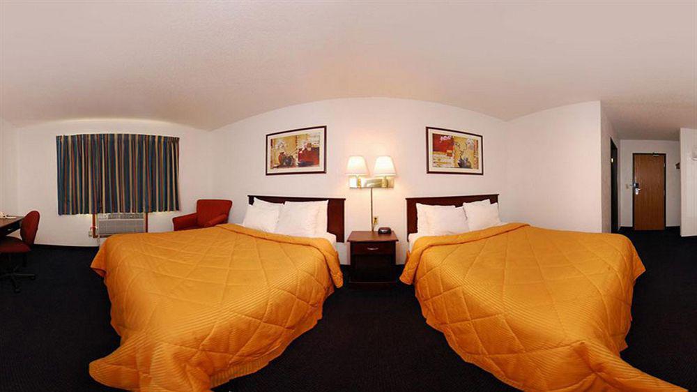 Baymont By Wyndham Ames Hotel Exterior foto