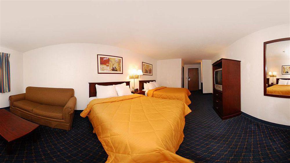 Baymont By Wyndham Ames Hotel Exterior foto